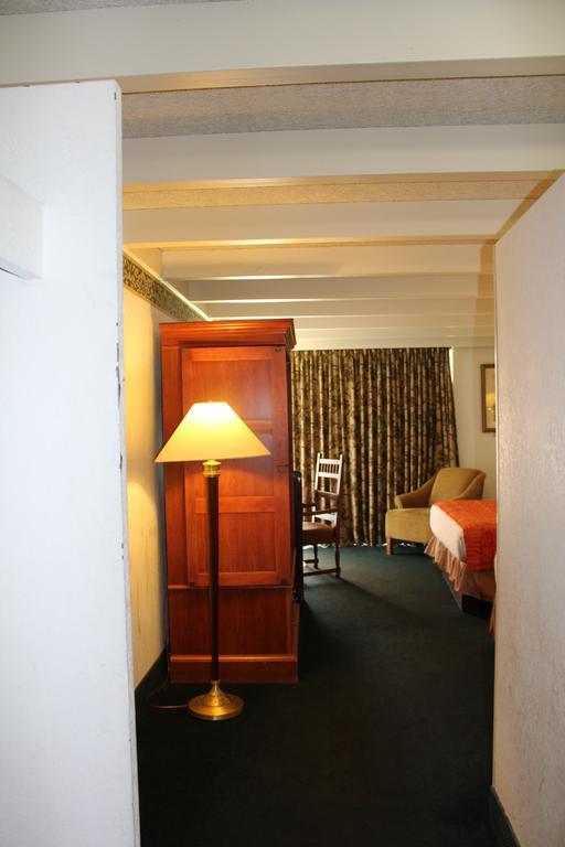 Rodeway Inn & Suites Rockford Exteriér fotografie
